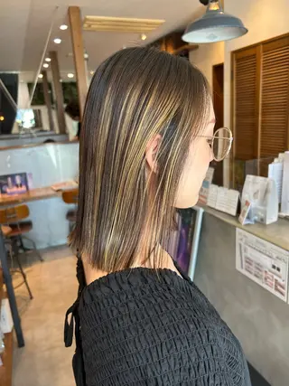 ミディアム カラー simon🩷半田 カットブリーチモデルのヘアスタイル