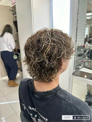 ショート カラー パーマ メンズ 【シャドウパーマ センターパート】義心のヘアスタイル