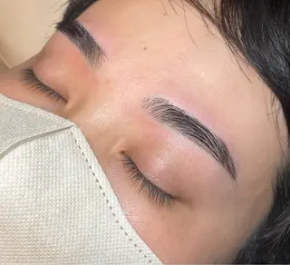 アイブロウ SALON VILLAGE Nagoya所属・Nagoya eye MAYUのマツエク・マツパデザイン