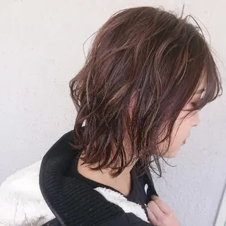 ミディアム カラー yoshi （髙橋）のヘアスタイル