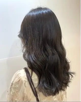 ミディアム カラー 鵤木 朋香のヘアスタイル
