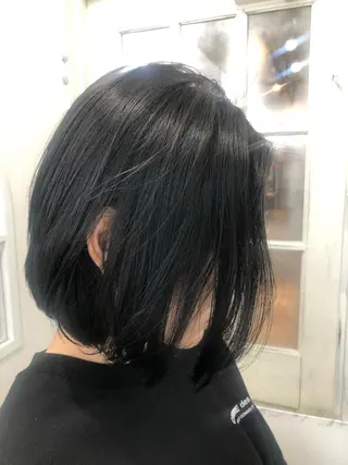 ショート 白いハイライト🤍 タナカリョウスケのヘアスタイル