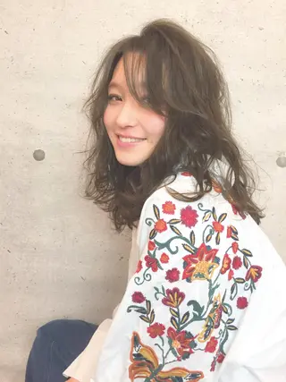 セミロング パーマ やまだ まいのヘアスタイル