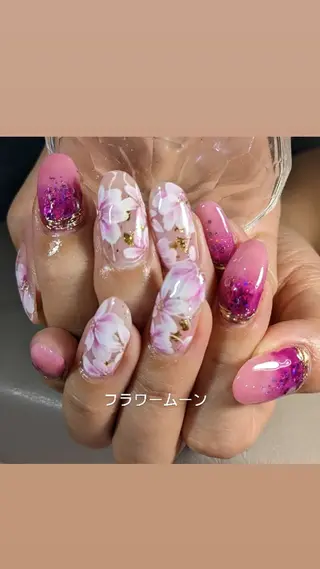 ネイル フラワー ムーンのネイルデザイン