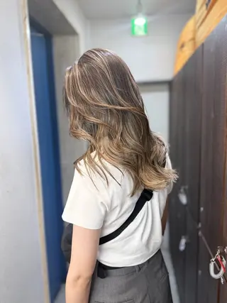 ロング カラー レイヤーカット 大和健生のヘアスタイル