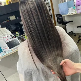 ロング カラー ヒカ/外国人風 デザインカラーのヘアスタイル