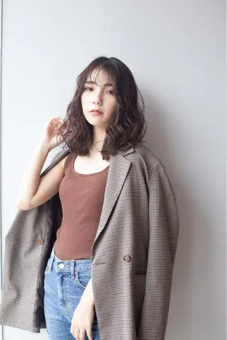 ミディアム 岸川 恭子のヘアスタイル