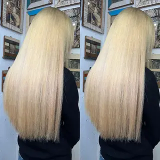 ロング カラー モモカ/ハイトーン /バレイヤージュのヘアスタイル