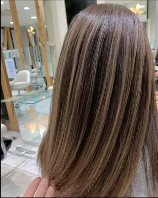 ロング 山下竣介 ヘアカラー専門美容師のヘアスタイル