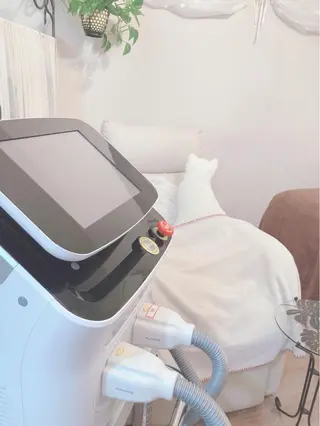 ロング カラー パーマ ヘアアレンジ メンズ キッズ ネイル マツエク・マツパ アイブロウ 脱毛&美容サロン Dr.Epiのエステ・リラクイメージ