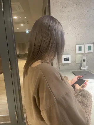 ミディアム 艶髪ハイトーン特化 梅田美容室SLYのヘアスタイル