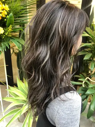 ロング カラー ヘアアレンジ flamme Annaのヘアスタイル