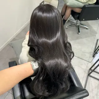 ロング カラー elu by AHNKISM所属・艶髪/ 透明感カラーのヘアスタイル