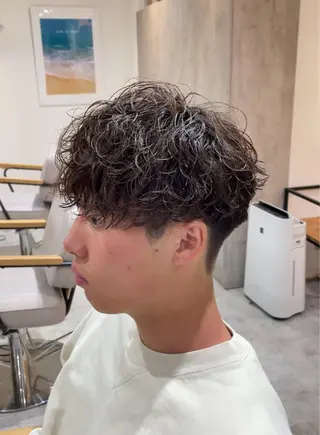 ミディアム パーマ メンズ ホワイトカラー/ ピンクベージュにったのヘアスタイル