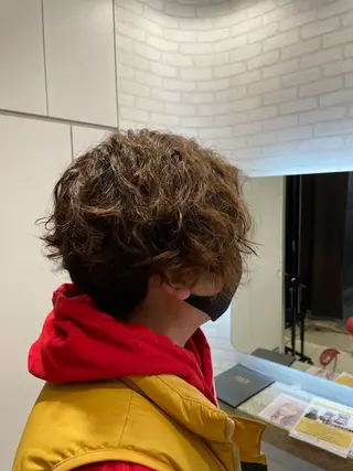 パーマ EARTH 山﨑龍馬のヘアスタイル