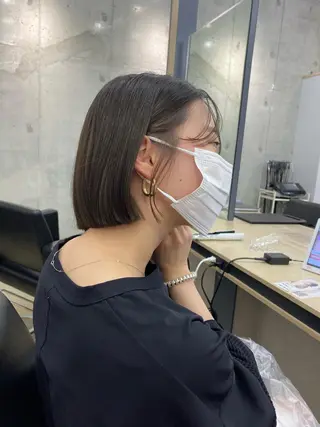 ショート カラー オリーブ/アッシュ やわらか透明感カラーのヘアスタイル