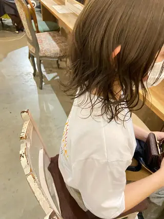 ミディアム なつめ🐶ショート ベージュカラーのヘアスタイル