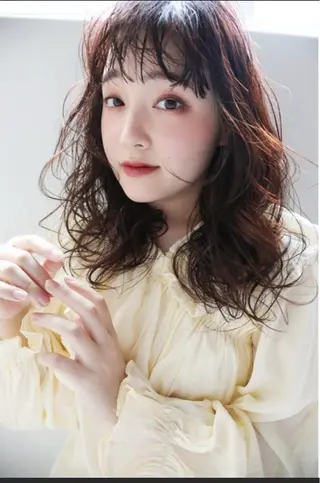 ミディアム 得本 ゆきのヘアスタイル