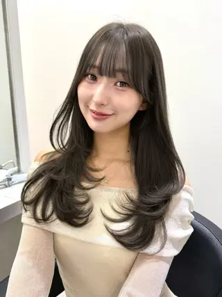 ロング カラー レイヤー オリーブ/ グレージュ/添田晃基のヘアスタイル