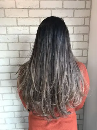 セミロング 韓国式パーマ🔥 ブリーチ🔥TOMOのヘアスタイル