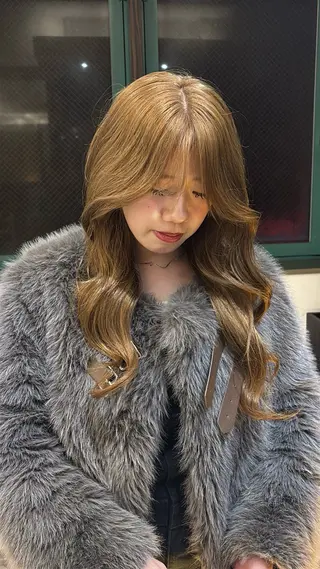 ロング 韓国ヘア/ブリーチ無 しWカラー/オリーブのヘアスタイル