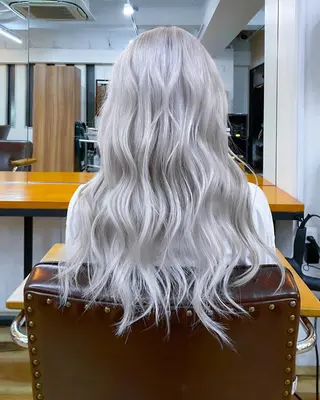 ロング カラー ハイトーンカラー ⭐️NAZUNAのヘアスタイル