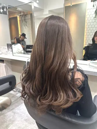 ロング カラー 艶髪レイヤー顔周り グレージュ添田晃基のヘアスタイル