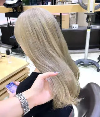 セミロング カラー 海外girl🤎 透明感ベージュmaoのヘアスタイル