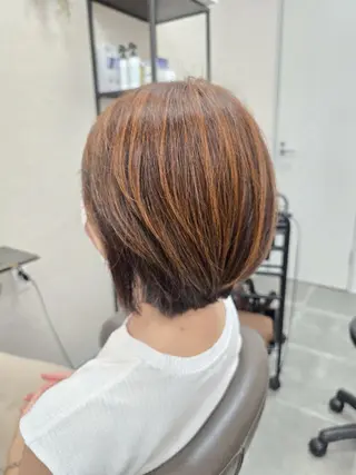 ミディアム カラー 石川 ジェウンのヘアスタイル