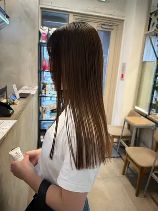 ロング ミルクティー× グレージュMOMOのヘアスタイル