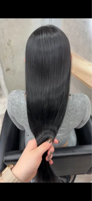 ロング カラー 秋山 七海のヘアスタイル