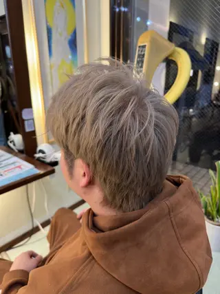 ショート カラー hair&makeRIHGA所属・鈴木希優 /ハイトーンカラーのヘアスタイル