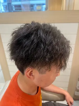 ショート パーマ メンズ 荒井 海音のヘアスタイル