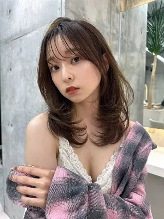 カラー セミロング Lond Roleのヘアスタイル