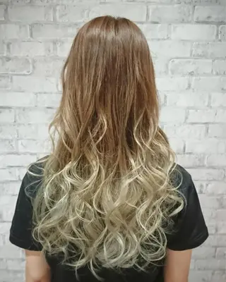 ロング カラー EARTH 越谷店のヘアスタイル