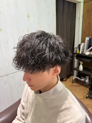 ショート パーマ メンズ 溝口 槙里也のヘアスタイル