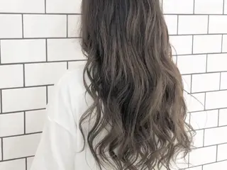 ミディアム カラー パーマ ヘアアレンジ ネイル マツエク・マツパ 川野 彩海のヘアスタイル