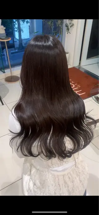 ロング 赤みオフの透明感職人 /ケア重視の美髪施術のヘアスタイル