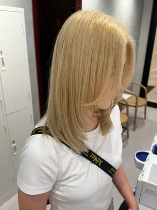 セミロング カラー マツザキ チナツのヘアスタイル