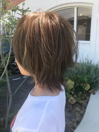 ミディアム カラー 入江 志穂のヘアスタイル