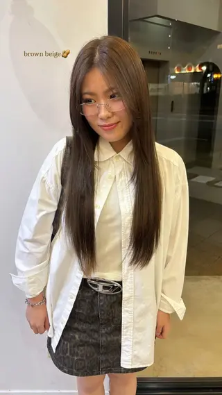 ロング カラー カミヤマ シオリのヘアスタイル
