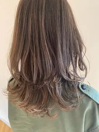 セミロング カラー ヘアアレンジ 飯島 美海のヘアスタイル