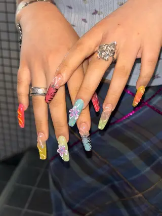 ネイル 🪐富島彩夏 /海外nail🪐のネイルデザイン