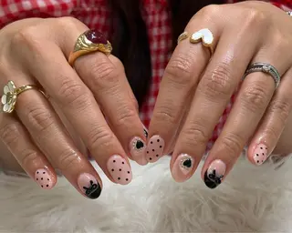 ネイル シオリ ⪩⪨のネイルデザイン