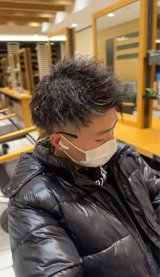 カラー パーマ メンズ メンズ特化　パーマ メッシュハイライトのヘアスタイル