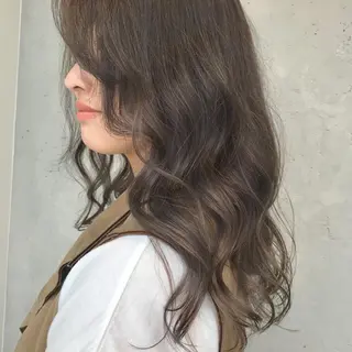 ロング AUBE shinjuku所属・ア イカのヘアスタイル