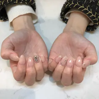 ネイル Raviy  新宿店所属・わたなべ あやかのネイルデザイン