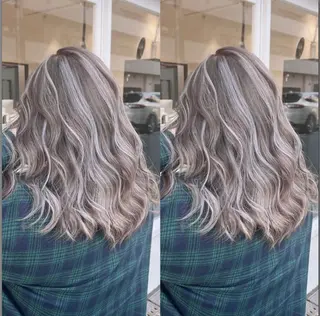 ロング カラー オフホワイトアンドなんば所属・福西 洋斗のヘアスタイル