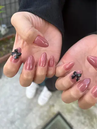 ネイル 艶々の美爪を〜 【リリアーナ】のネイルデザイン