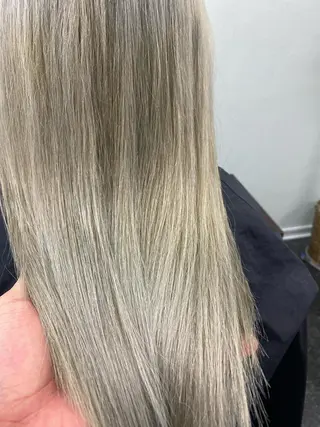 ロング カラー メンズ ブリーチ特化型✂️ ハイトーンカラー👨のヘアスタイル